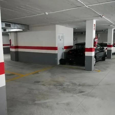 En Con Garaje Apartmán