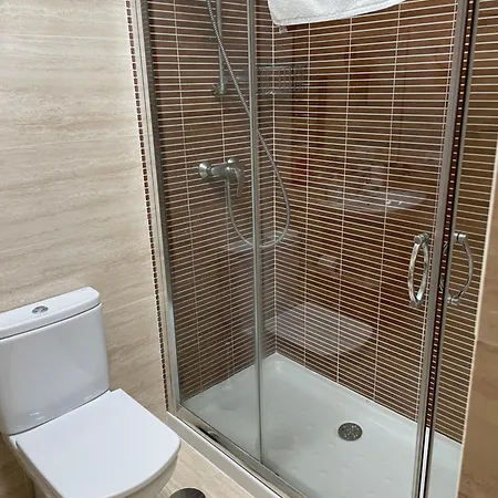 En Con Garaje Apartmán